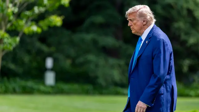 epa12161099 US President Donald J. Trump walks to board Marine One on the South Lawn of the White House in Washington, DC, USA, 06 June 2025. US Attorney General Pam Bondi announced on 06 June that Kilmar Abrego Garcia is returning to the US to face federal charges. Kilmar Abrego Garcia was deported by the Trump administration to El Salvador on 15 March. EPA/SHAWN THEW