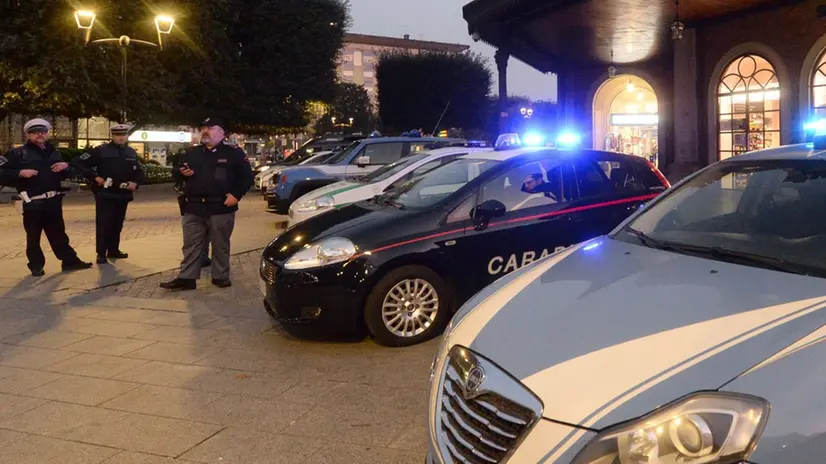 Interforze, controlli in stazione di Polizia e carabinieri - Foto © www.giornaledibrescia.it