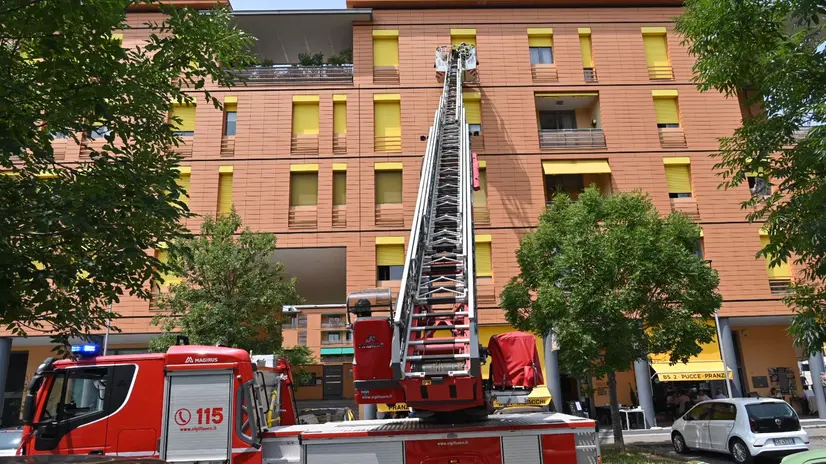 L'intervento dei Vigili del fuoco in via Aldo Moro