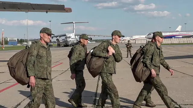 epa12134944 A still image taken from a handout video provided by the press service of the Russian Ministry of Defence shows Russian prisoners of war (POWs) after landing at Chkalovsky air base following a prisoner swap, in Shchyolkovo, Moscow region, Russia, 25 May 2025. In the final stage of the '1000-for-1000' exchange agreement, 303 Russian servicemen were returned to Russia. The agreement was reached after recent Russia-Ukraine talks held in Turkey. EPA/RUSSIAN DEFENCE MINISTRY PRESS SERVICE/HANDOUT HANDOUT EDITORIAL USE ONLY/NO SALES