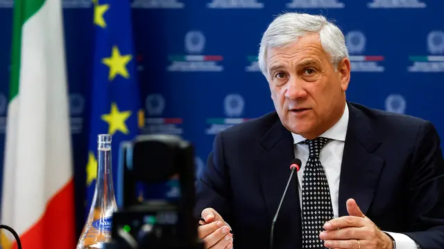 Il ministro degli Affari Esteri Antonio Tajani durante il collegamento con i medici italiani a Gaza, presso la Farnesina, Roma, 6 giugno 2025. ANSA/ANGELO CARCONI