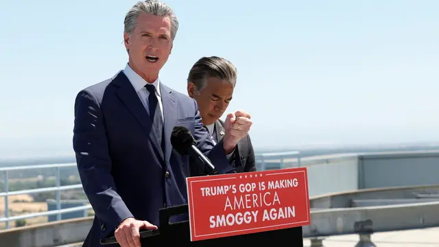 epa12126885 California Governor Gavin Newsom (L) and Attorney General Rob Bonta (R) responds to the US Senate’s votes to kill California's electric car mandate during a press conference in Sacramento, California, USA, 22 May 2025. Attorney General Rob Bonta announced that California will bring a lawsuit against the Trump Administration. EPA/JOHN G. MABANGLO