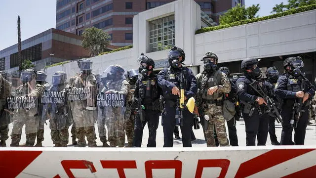 epa12164989 Members of the California National Guard and officers with the Federal Protective Service try to disperse protesters in front of the Edward R. Roybal Federal Building in Los Angeles, California, USA, 08 June 2025. US President Donald Trump has deployed approximately 2,000 National Guard troops to Los Angeles, despite not receiving a request from the state of California for any additional assistance, following large protests against ongoing immigration enforcement raids area over the last couple of days. EPA/CAROLINE BREHMAN