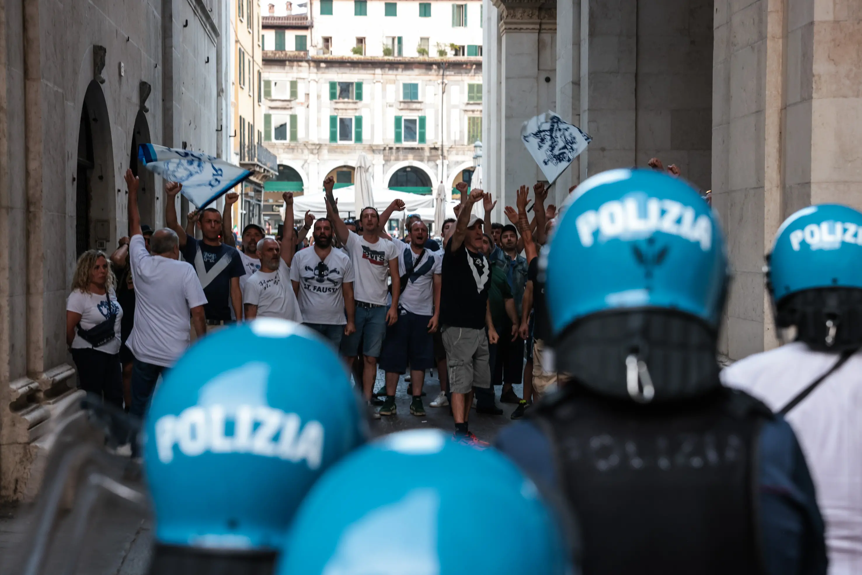 Sport Cronaca Tavola indetta dalla Loggia per salvare il Brescia nella foto protesta 1911 caschi blu in assetto antisommossa 09/06/2025 Comincini©NewReporter