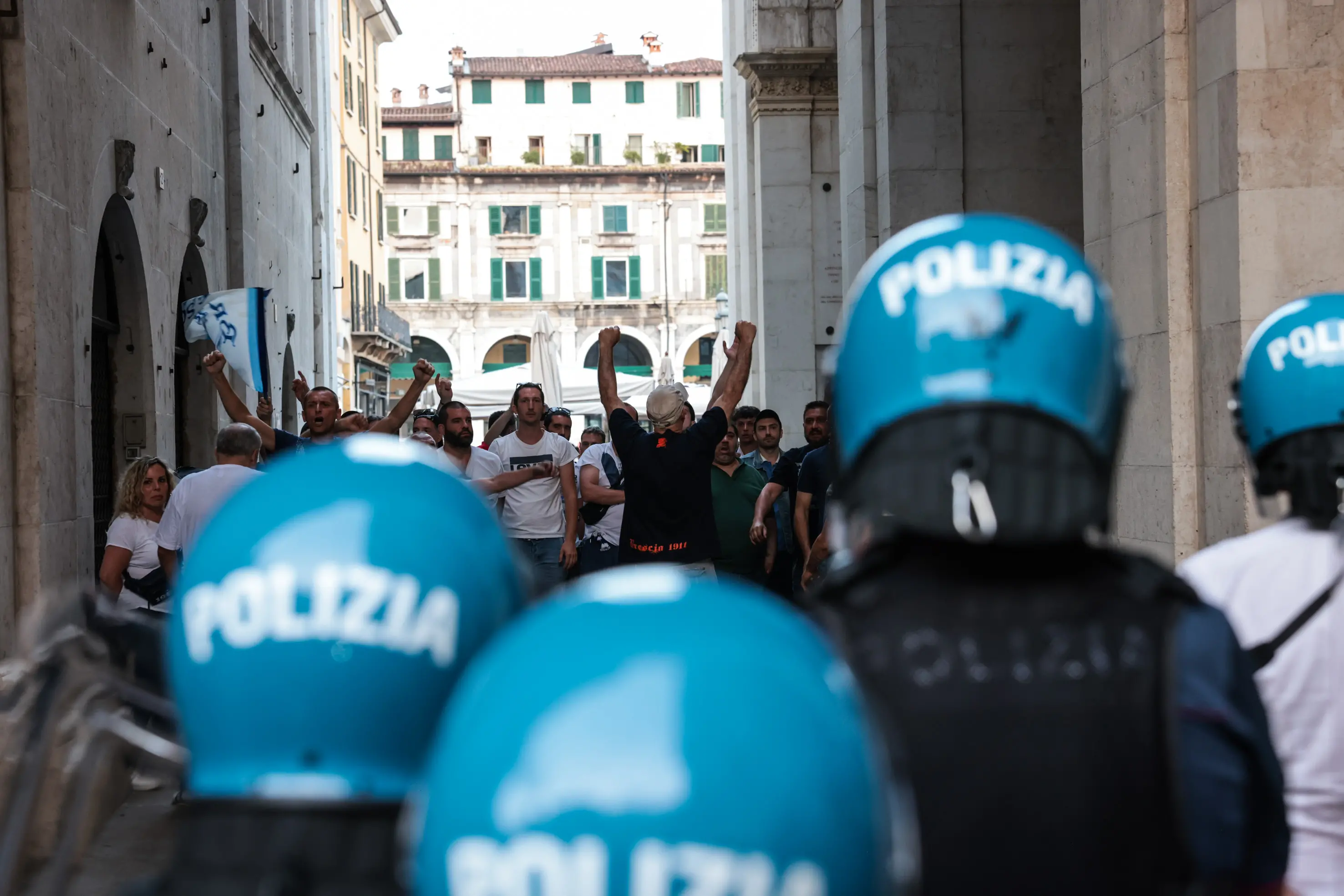 Sport Cronaca Tavola indetta dalla Loggia per salvare il Brescia nella foto protesta 1911 caschi blu in assetto antisommossa 09/06/2025 Comincini©NewReporter