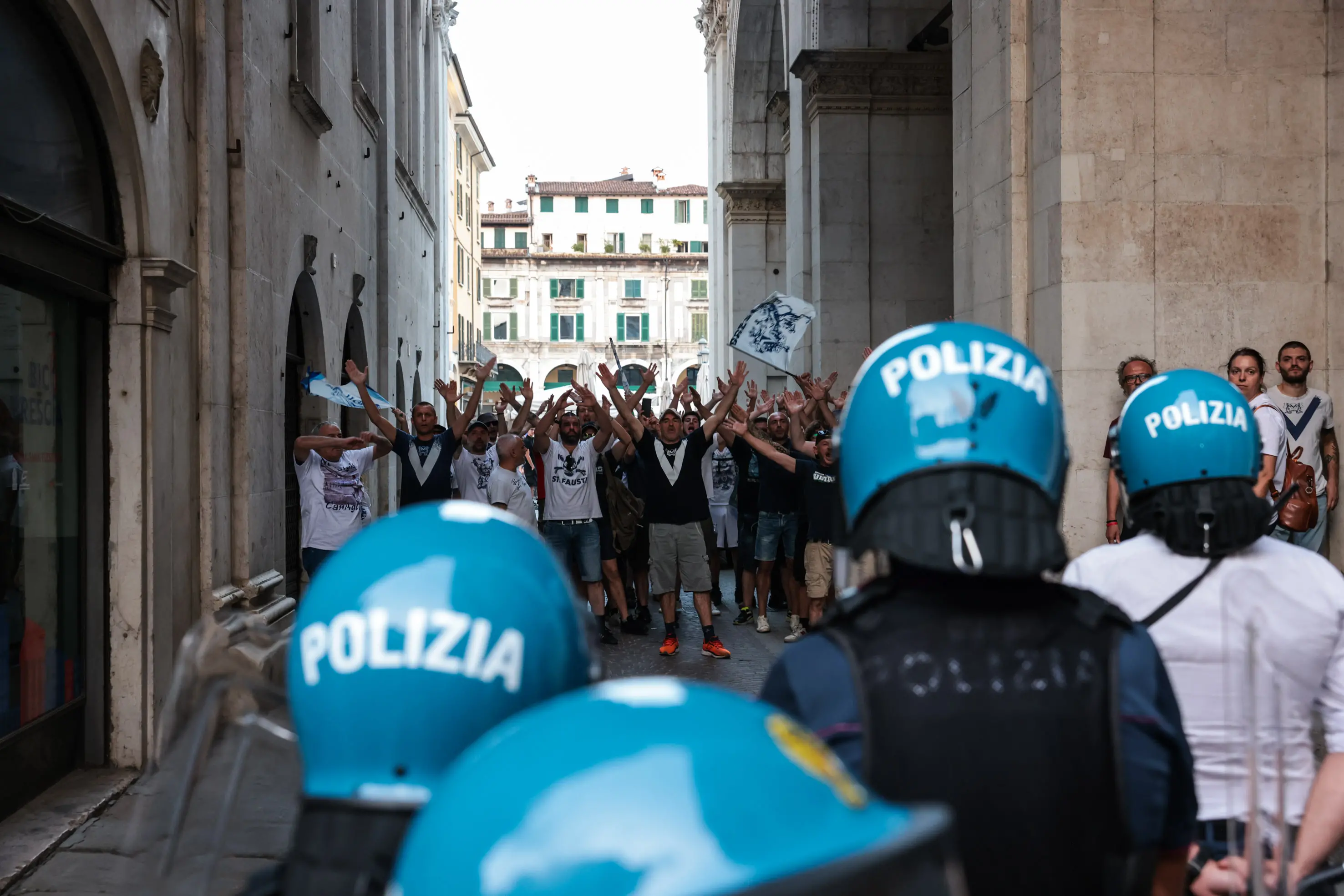 Sport Cronaca Tavola indetta dalla Loggia per salvare il Brescia nella foto protesta 1911 caschi blu in assetto antisommossa 09/06/2025 Comincini©NewReporter