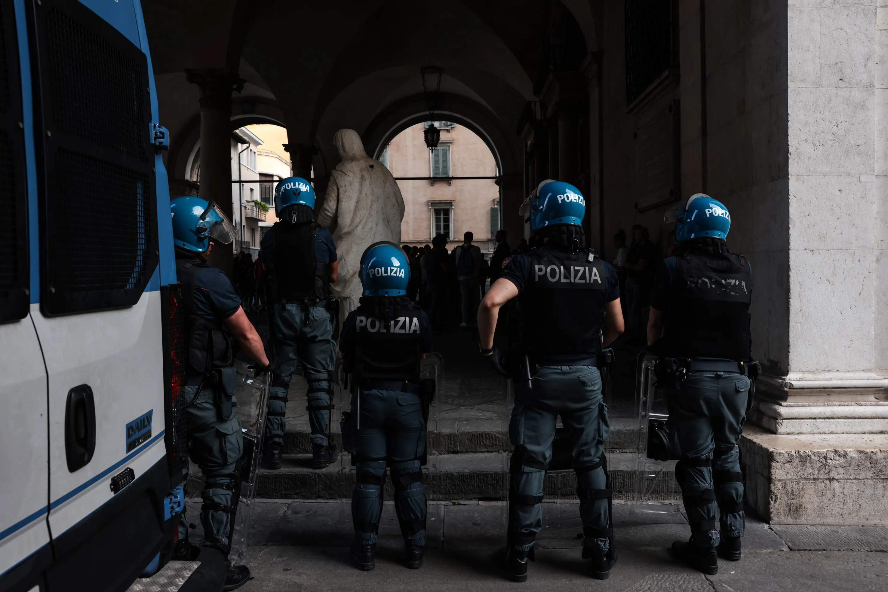 Sport Cronaca Tavola indetta dalla Loggia per salvare il Brescia nella foto protesta 1911 caschi blu in assetto antisommossa 09/06/2025 Comincini©NewReporter