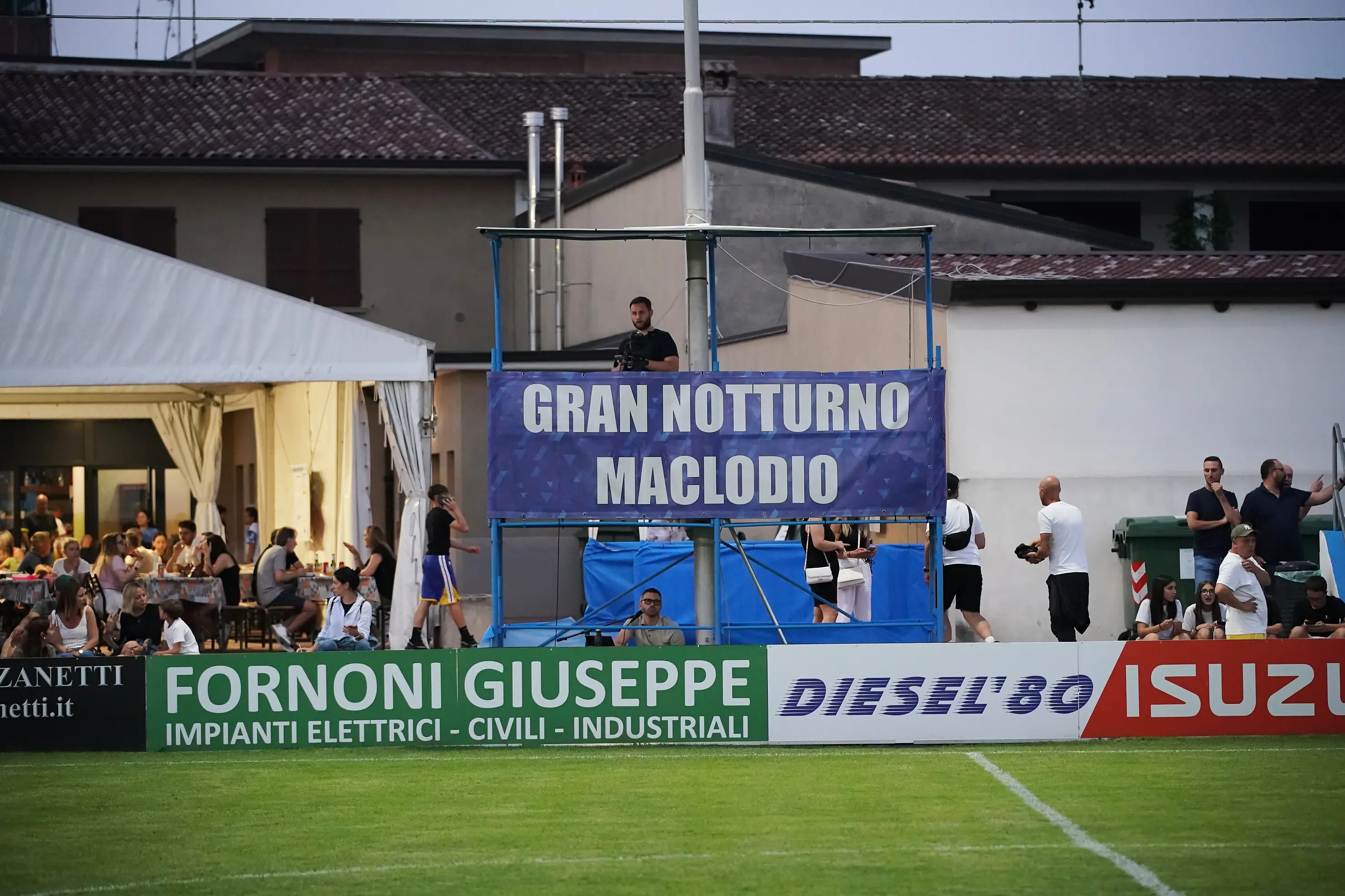 SPORT CALCIO 46¡ GRAN NOTTURNO MACLODIO G1 INAUGURAZIONE TECNOCASA/FC IMMOBILIARE/BOSCO REGIO/CSB/VEROLANUOVA - ALICE COSTRUZIONI/CHIARI NELLA FOTO COLORE 09-06-2025 perteghella@newreporter
