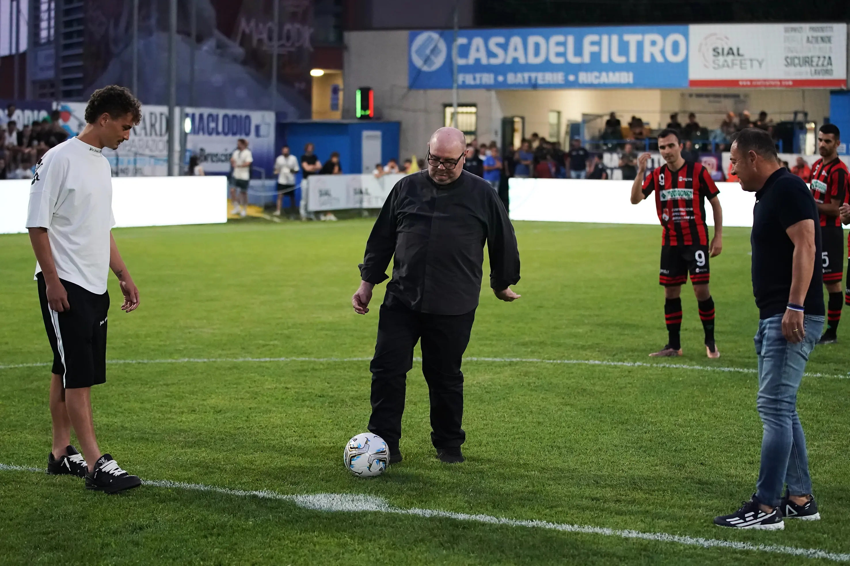 SPORT CALCIO 46¡ GRAN NOTTURNO MACLODIO G1 INAUGURAZIONE TECNOCASA/FC IMMOBILIARE/BOSCO REGIO/CSB/VEROLANUOVA - ALICE COSTRUZIONI/CHIARI NELLA FOTO CALCIO D'INIZIO INAUGURAZIONE 09-06-2025 perteghella@newreporter