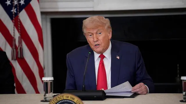 epa12166921 US President Donald Trump participates in the Invest America Roundtable in the State Dining Room at the White House in Washington, DC, USA, 09 June 2025. EPA/YURI GRIPAS / POOL