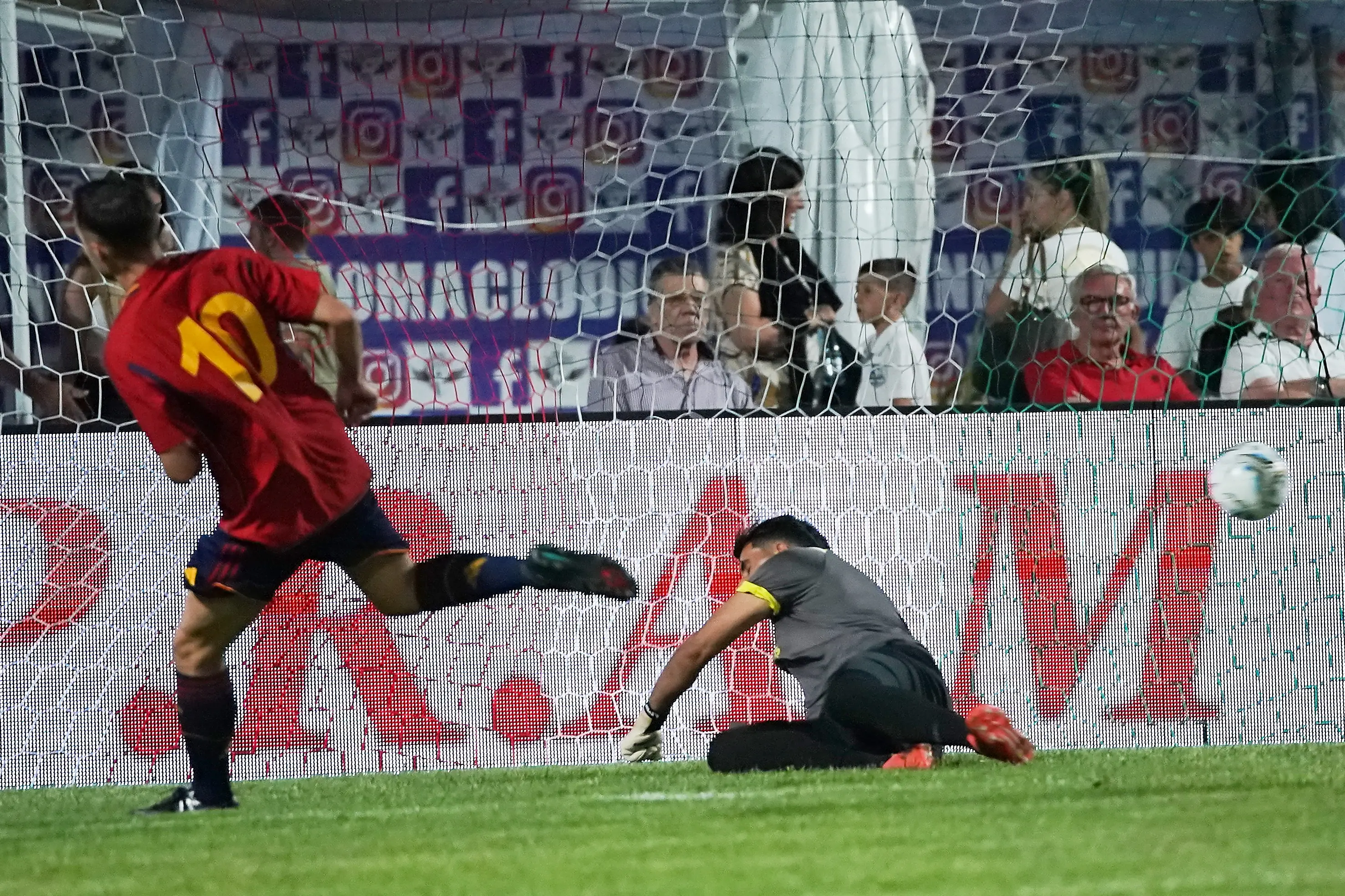 SPORT CALCIO 46¡ GRAN NOTTURNO MACLODIO G1 INAUGURAZIONE ALTA SERBATOI DAL 1955 A BRESCIA/ARICI DARIO - LOGISTICA UNO/OPPEANO(VR) NELLA FOTO GOL ALTA SERBATOI DI FRASSINE 09-06-2025 perteghella@newreporter