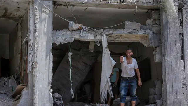 epa12161925 A man gestures near the rubble of a destroyed house following an Israeli airstrike on Al Sabra neighborhood in Gaza City, the Gaza Strip, 07 June 2025. According to the Palestinian Civil Defense in Gaza, at least 15 people were killed and several others were injured after the strike. More than 54,600 Palestinians have been killed in the Gaza Strip, according to the Palestinian Ministry of Health, since Israel launched a military campaign in the strip in response to a cross-border attack led by the Palestinian militant group Hamas on 07 October 2023, in which about 1,200 Israelis were killed and more than 250 taken hostage. EPA/MOHAMMED SABER