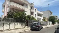 Un uomo di 81 anni ha sparato alla testa alla moglie, uccidendola. L'omicidio è stato compiuto a Lecce, in via Bonifacio. L'anziano è stato bloccato dai carabinieri e portato in caserma, dove viene ascoltato, 8 giugno 2025. ANSA/Stefania Congedo