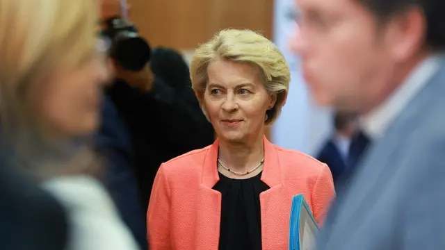 epa12154209 European Commission President Ursula von der Leyen ahead of the weekly college meeting of the European Commission in Brussels, Belgium, 04 June 2025. Following this meeting, the European Commission is expected to give the green light to the 2025 Convergence Report for Bulgaria to adopt the euro currency from the start of 2026. EPA/OLIVIER HOSLET