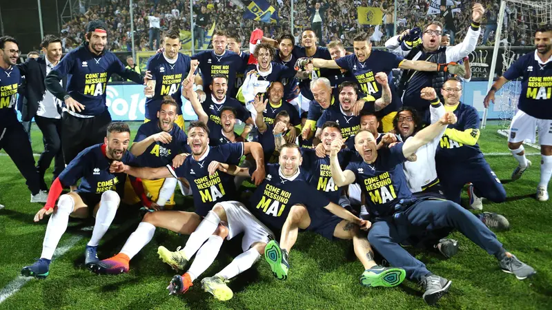 Il Parma festeggia il ritorno in A nel 2018 - Foto Ansa © www.giornaledibrescia.it