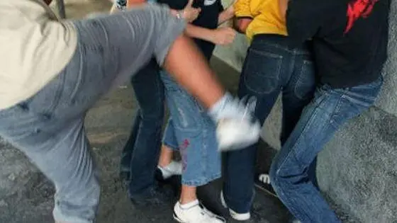 Un ragazzino di soli 15 anni residente a Urago d’Oglio che è stato denunciato per rissa