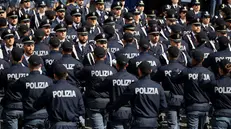 Una cerimonia della Polizia di Stato in piazza del Popolo - Foto Ansa © www.giornaledibrescia.it