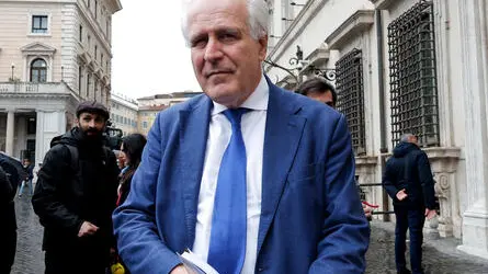 Il presidente della regione Toscana Eugenio Giani fuori Palazzo Chigi al termine della riunione della Cabina di regia sul PNRR, Roma, 27 Marzo 2025. ANSA/GIUSEPPE LAMI