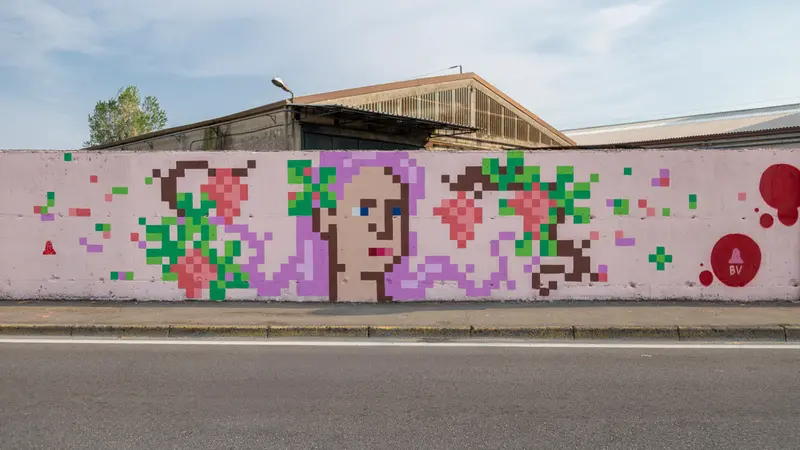 Un murales sulla parete di via dell'Artigianato