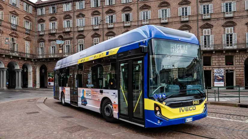 Un autobus celebrativo della Iveco