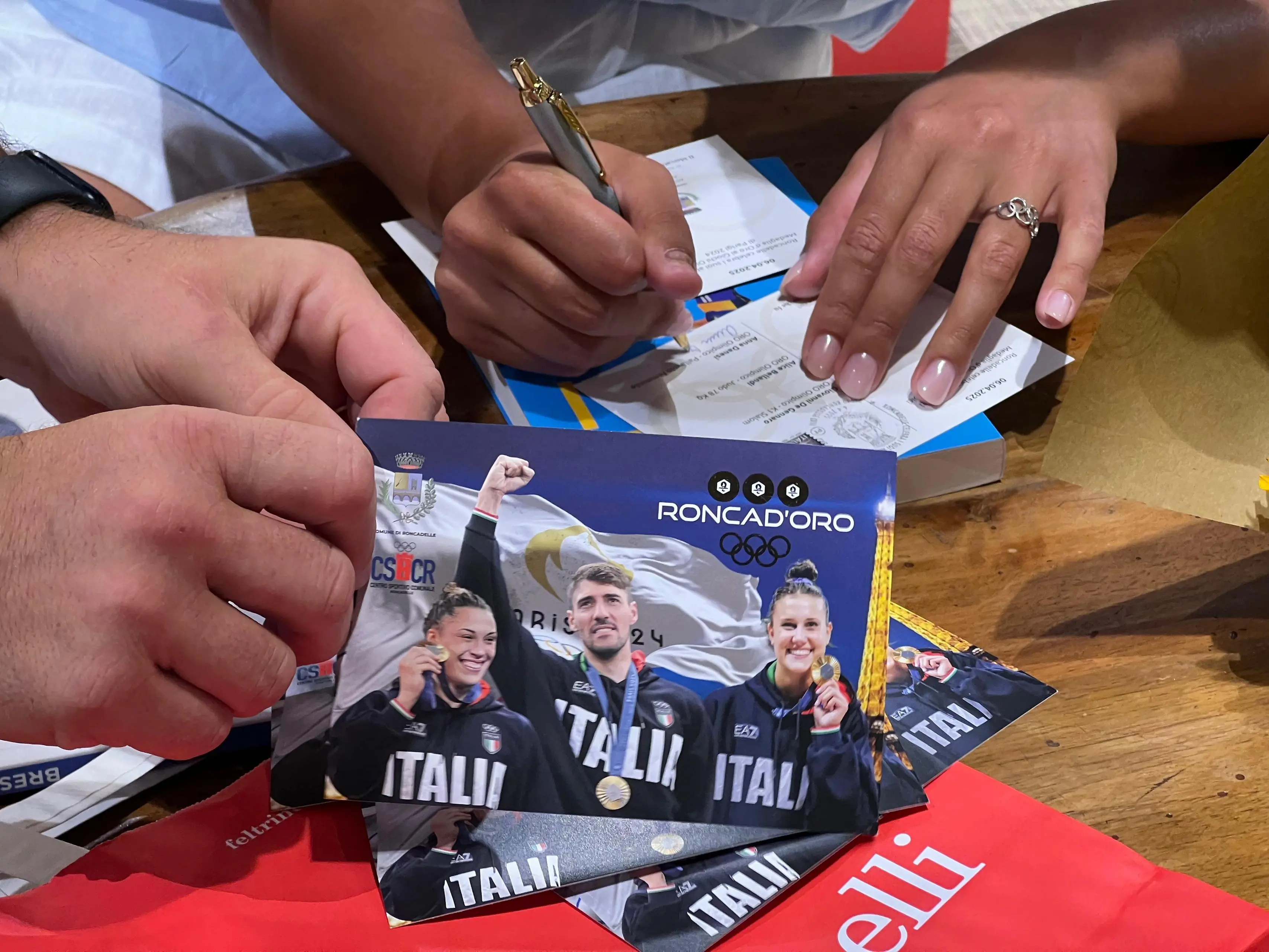 Anna Danesi incontra i fans al firma copie alle Rondinelle