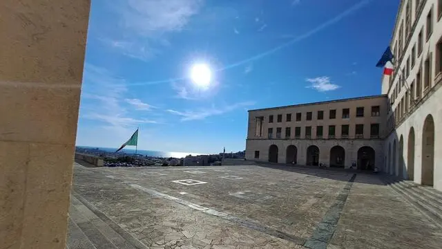 L'atrio dell'Università di Trieste con il panorama della città