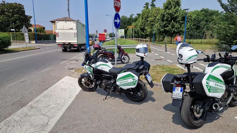 Sul luogo dell'incidente è intervenuta la Polizia locale - © www.giornaledibrescia.it