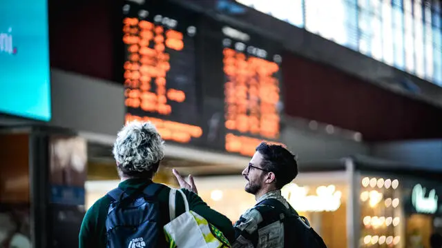 Disagi e ritardi per lo sciopero nazionale di 24 ore dei treni alla stazione di Porta Nuova. Torino 23 maggio 2025 ANSA/TINO ROMANO