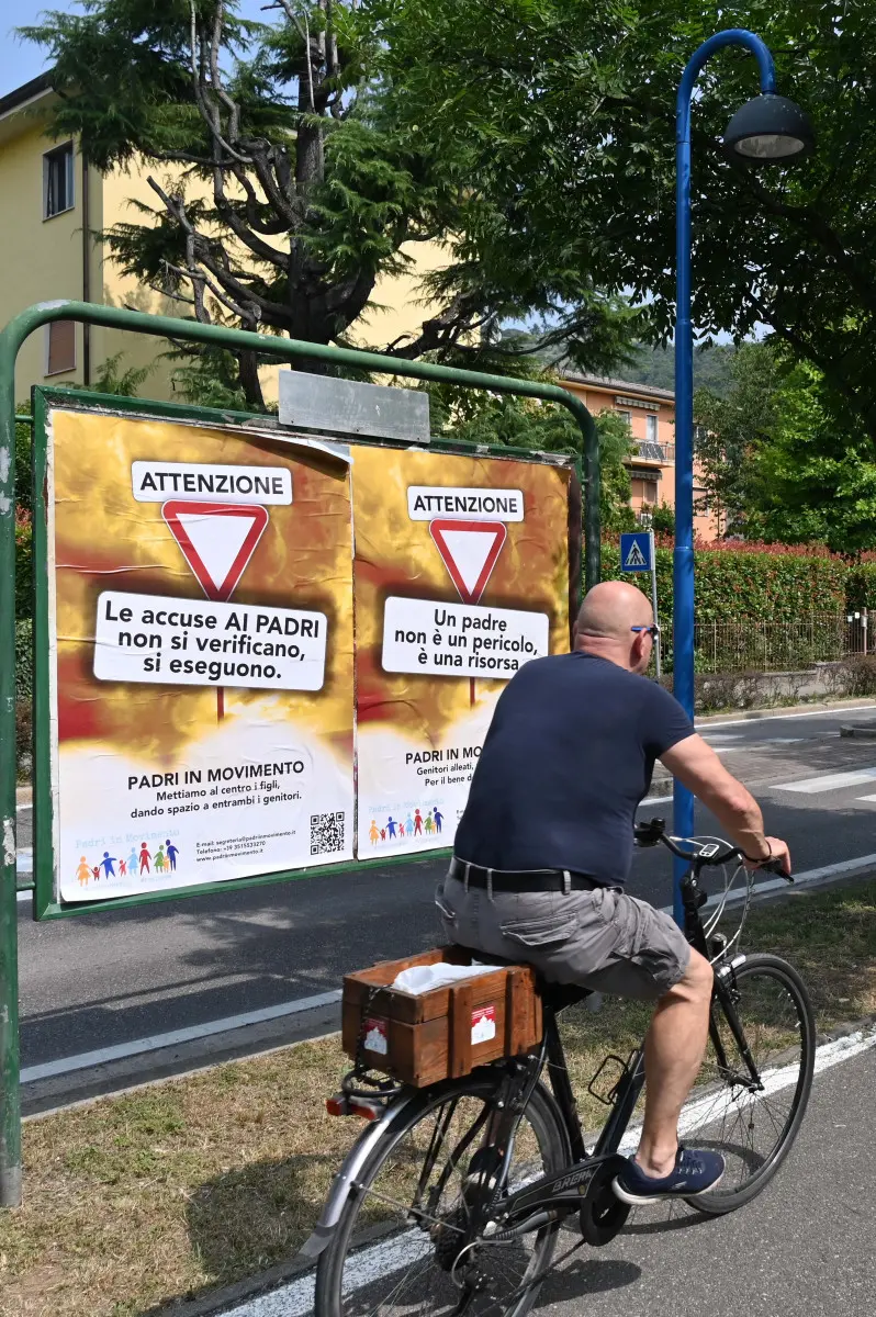 I manifesti della campagna «Padri Invisibili»