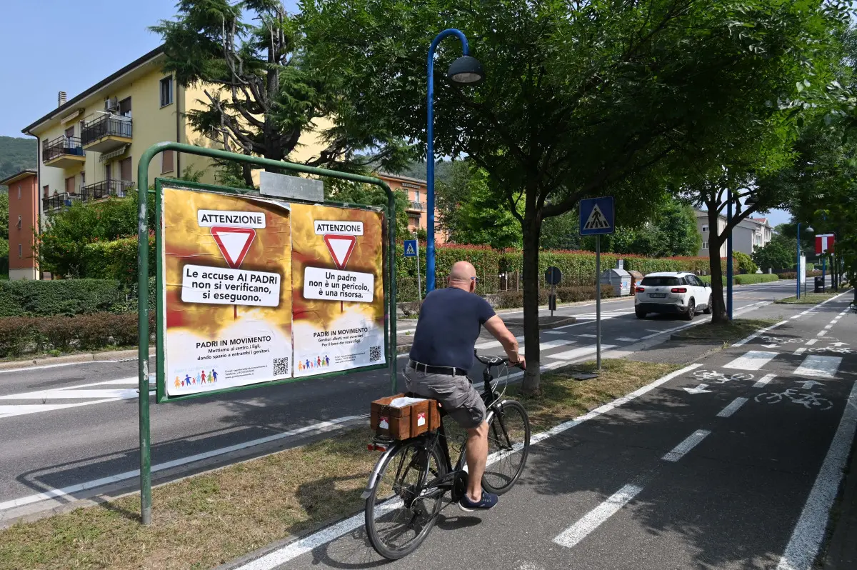 I manifesti della campagna «Padri Invisibili»