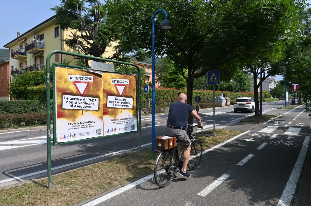 I manifesti della campagna «Padri Invisibili»