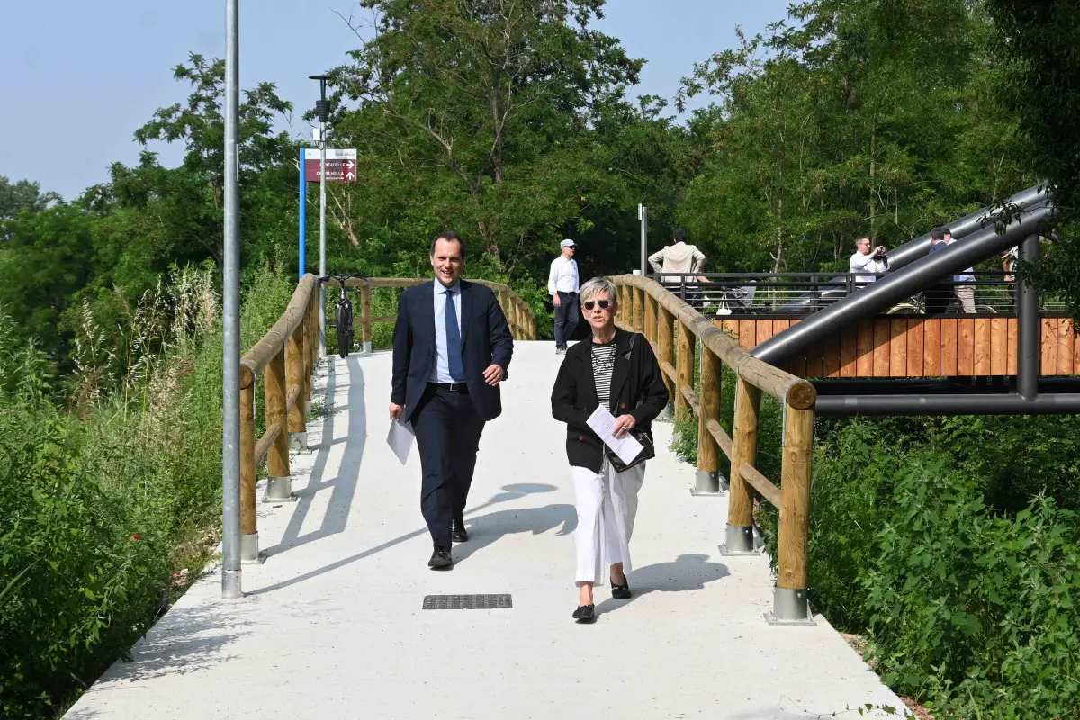 L'inaugurazione del ponte che unisce Roncadelle e Brescia
