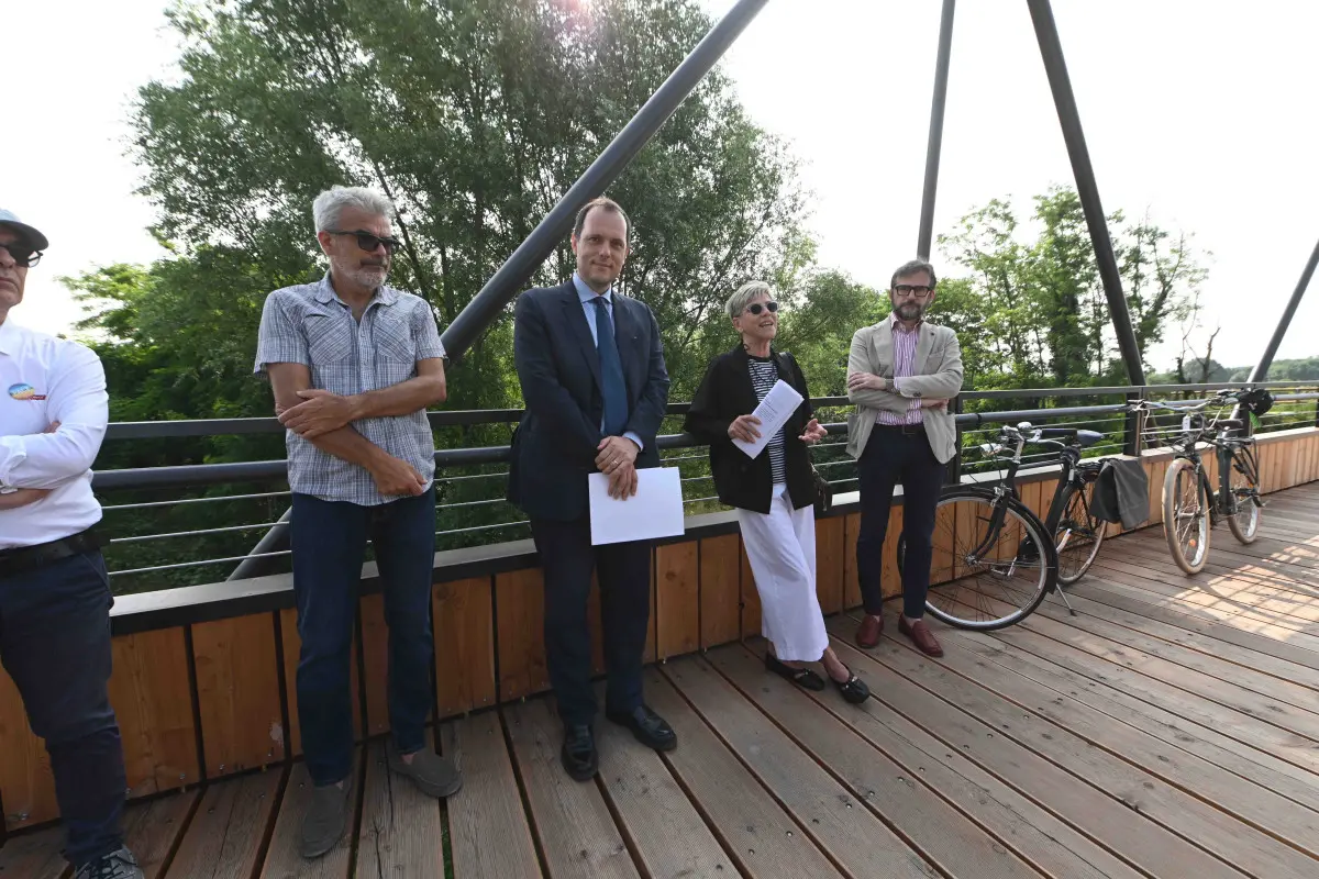 L'inaugurazione del ponte che unisce Roncadelle e Brescia