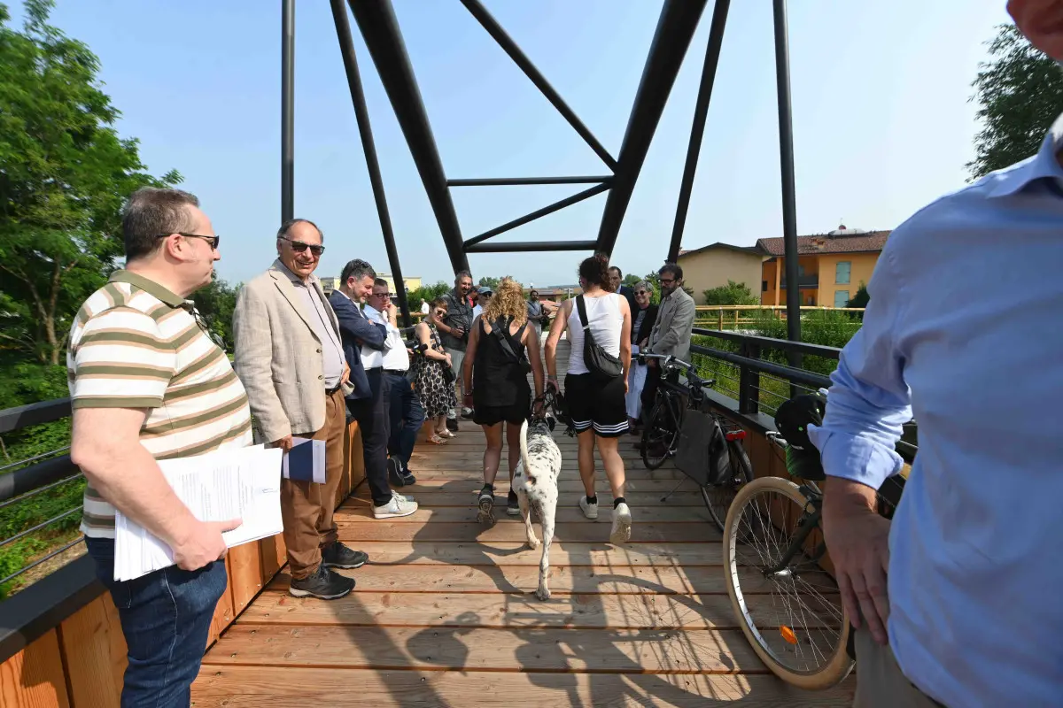 L'inaugurazione del ponte che unisce Roncadelle e Brescia