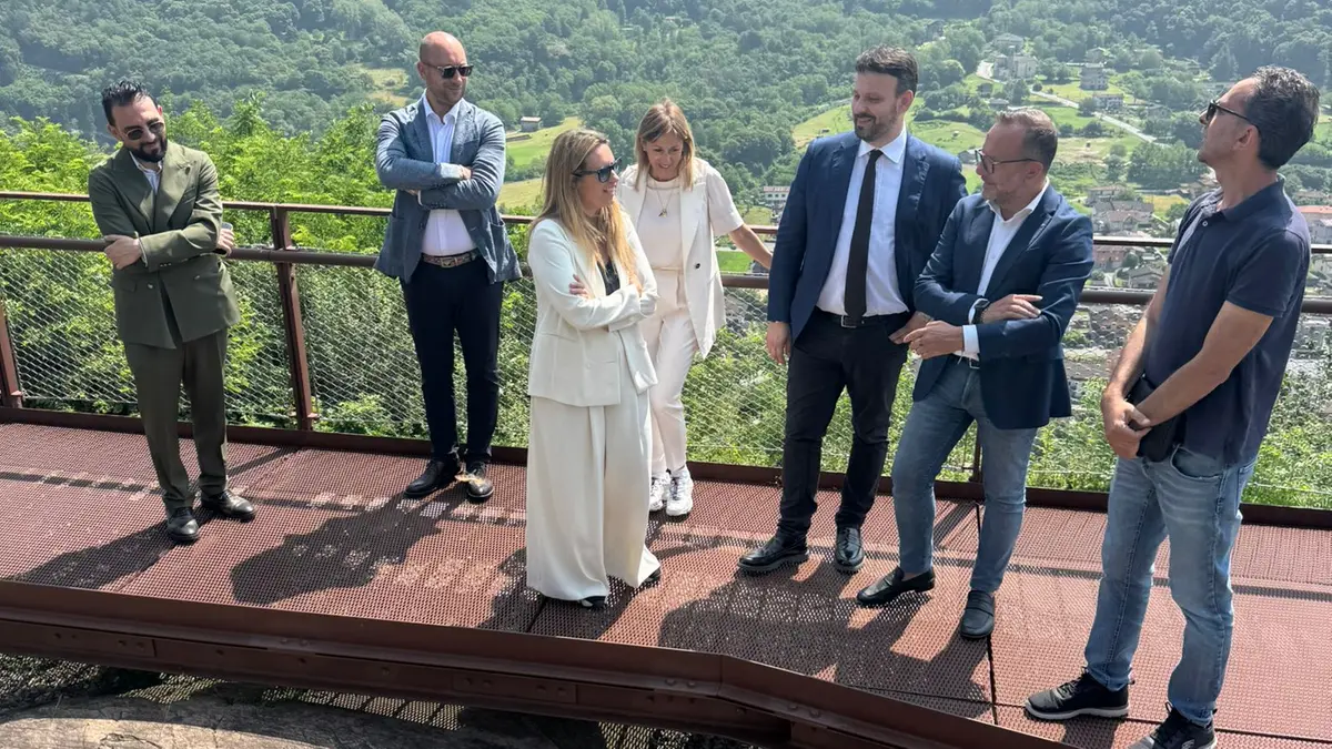 La visita all'area del Graffiti park a Capo di Ponte - © www.giornaledibrescia.it