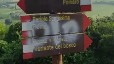 Uno dei cartelli imbrattati a Gussago