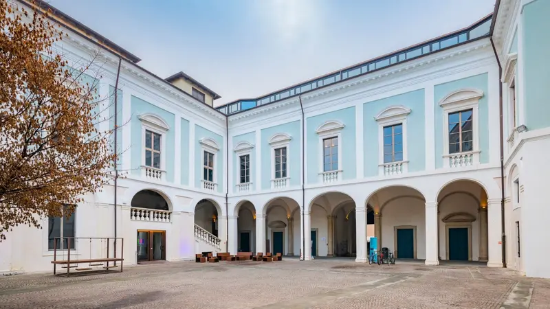 Il cortile interno del Mo.Ca in via Moretto a Brescia