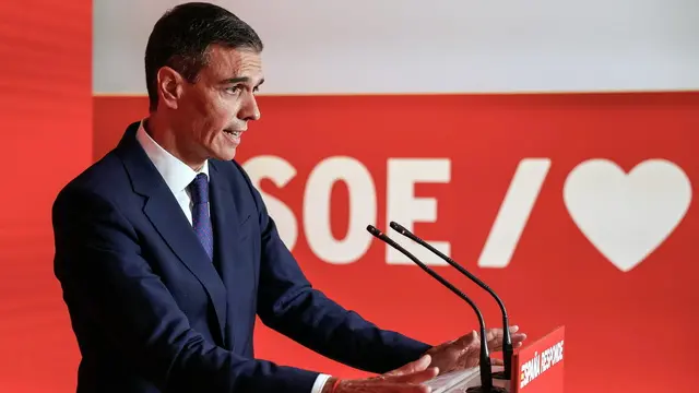 epa12171794 Spain's Prime Minister and leader of the Spanish Socialist Workers' Party (PSOE) Pedro Sanchez delivers a press conference at the party's headquarters in Madrid, Spain, 12 June 2025. Sanchez held a press conference following the resignation of the PSOE Secretary of Organization Santos Cerdan after a report of the Central Operational Unit (UCO) that implicated Cerdan in alleged cases of corruption. EPA/DANIEL GONZALEZ