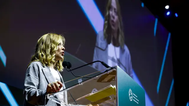 Il presidente del Consiglio Giorgia Meloni durante gli Stati Generali dei Commercialisti 2025, presso il Convention Center La Nuvola, Roma, 10 giugno 2025. ANSA/ANGELO CARCONI