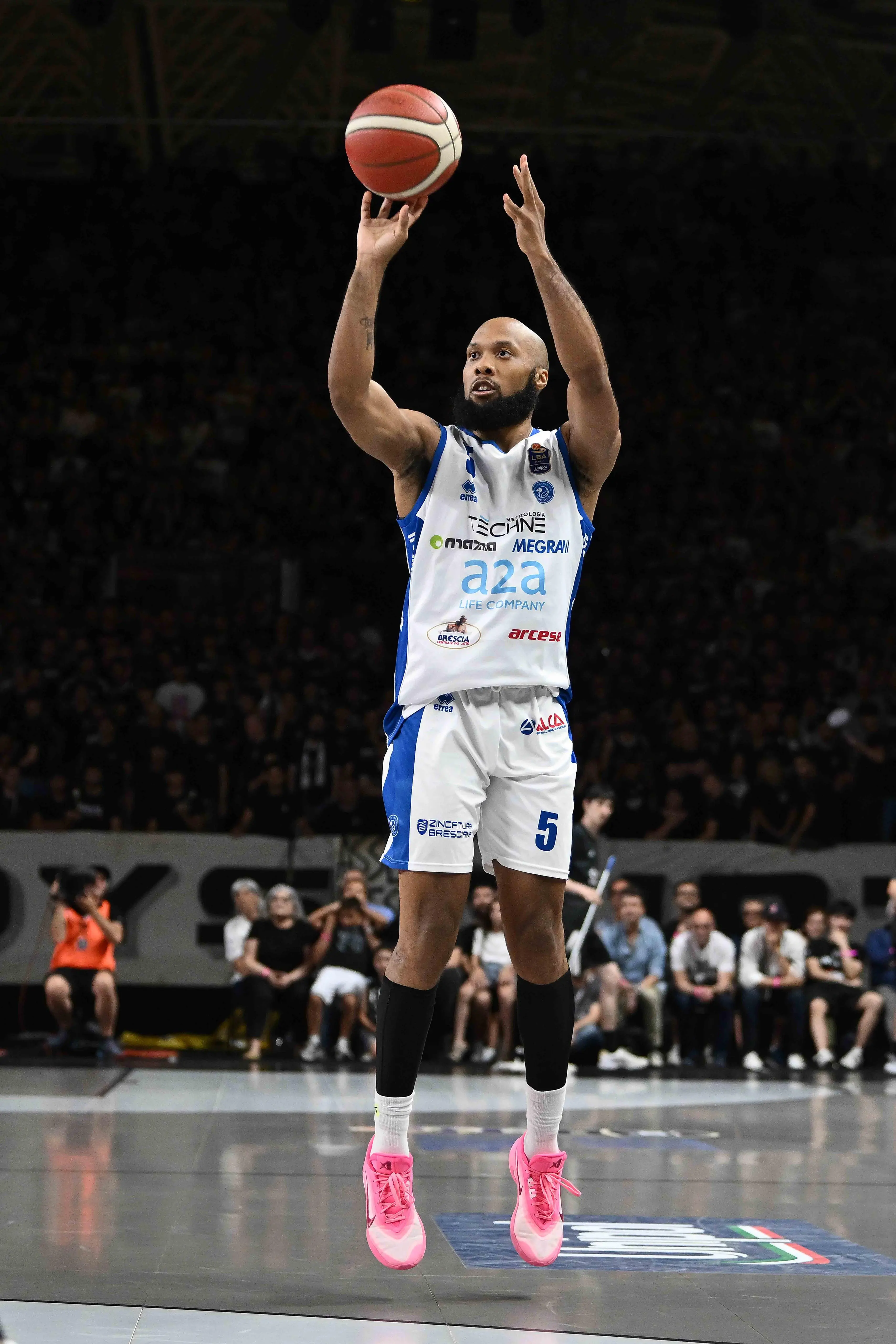 Finale scudetto, il primo tempo di gara-1 Virtus Bologna-Germani Brescia