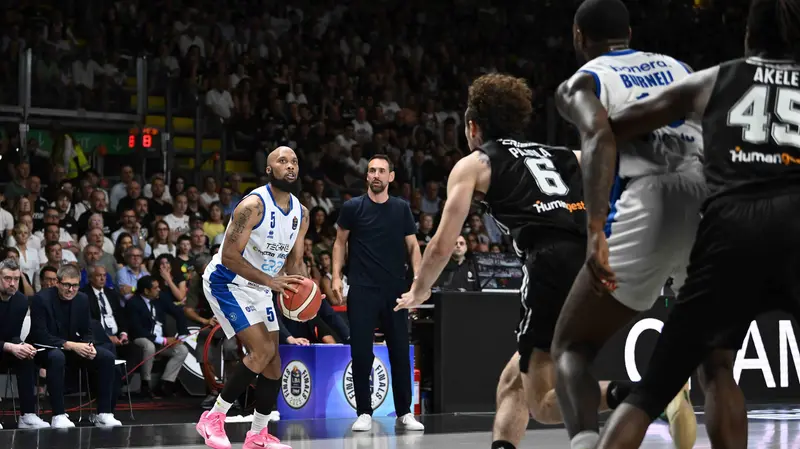 Finale scudetto, il primo tempo di gara-1 Virtus Bologna-Germani Brescia