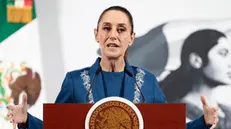 epa12171635 Mexican President Claudia Sheinbaum speaks during a press conference at the National Palace in Mexico City, Mexico, 12 June 2025. EPA/JOSE MENDEZ