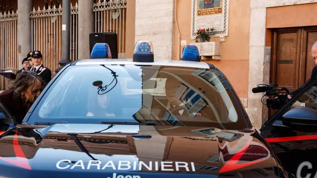 Un momento in piazza San Lorenzo in Lucina durante la presentazione della nuova Jeep Avenger elettrica per l'Arma dei Carabinieri, auto destinata alle Stazioni Carabinieri, Roma, 11 Aprile 2025. ANSA/GIUSEPPE LAMI