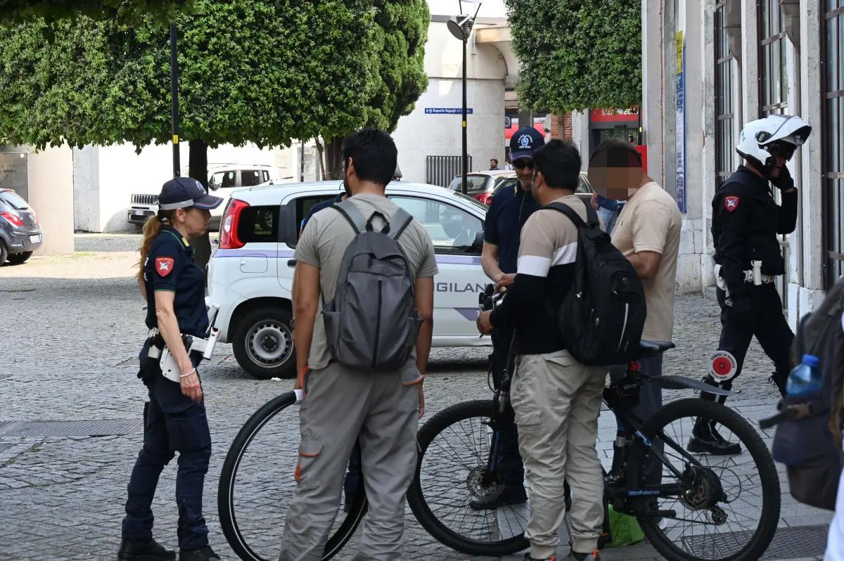 I controlli in stazione della Polizia