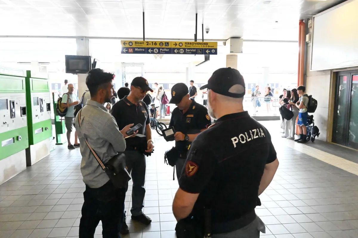 I controlli in stazione della Polizia