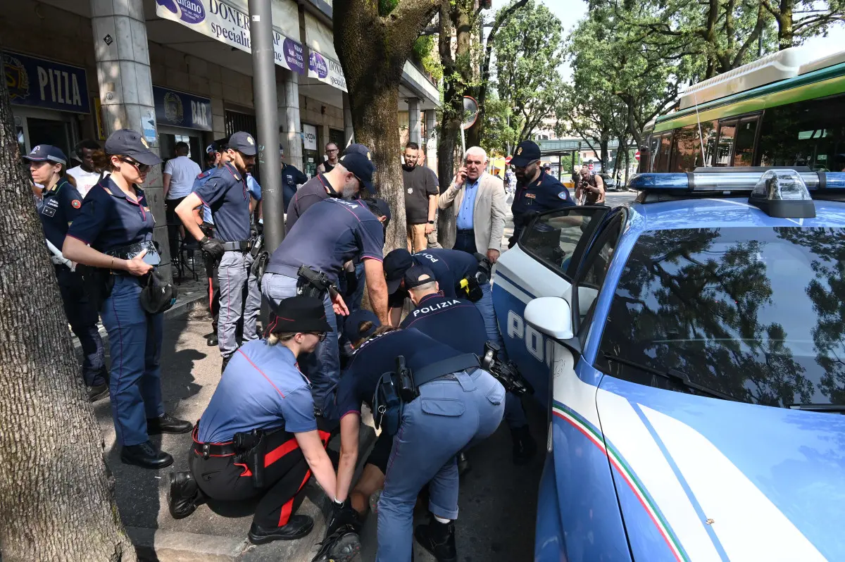 I controlli in stazione della Polizia