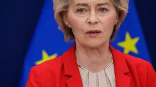 epa12168000 EU Commission President Ursula von der Leyen speaks during a press conference to brief the press on the 18th package of sanctions against Russia, in Brussels, Belgium, 10 June 2025. EPA/OLIVIER MATTHYS