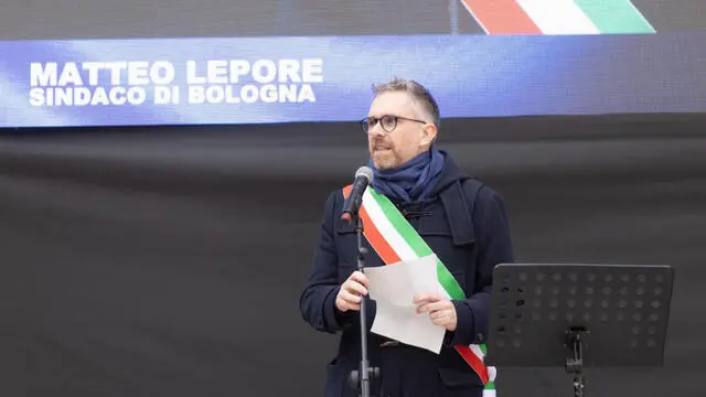 La piazza per l’Europa, voluta da Matteo Lepore (sindaco di Bologna) e Sara Funaro (sindaca di Firenze) in piazza Maggiore a Bologna con migliaia di persone.