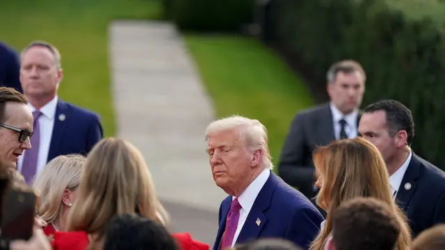 epa12172641 US President Donald Trump (C), and First Lady Melania Trump (2-R) during the Congressional picnic on the South Lawn of the White House in Washington, DC, USA, 12 June 2025. Senate Republicans seeking to put their mark on the House-passed tax-and-immigration package, are considering raising the state and local tax deduction cap to $30,000, lower than the House’s $40,000 plan. EPA/ALEXANDER DRAGO / POOL