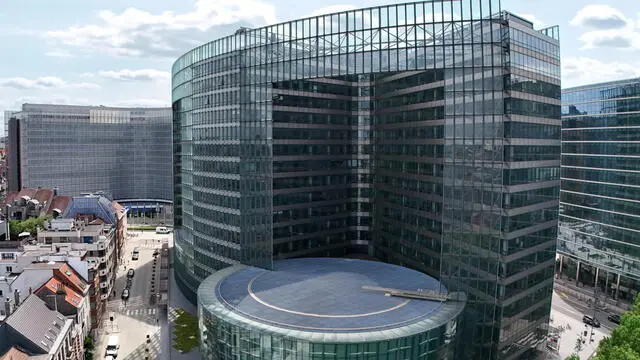 epa12152603 A picture taken with a drone shows the European Commission headquarters in Brussels, Belgium, 03 June 2025. The Commission on 04 June is expected to publish its 2025 Convergence Report on whether Bulgaria meets the criteria to adopt the euro currency in 2026. EPA/OLIVIER HOSLET